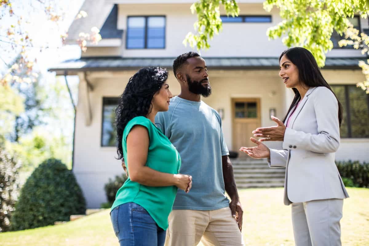 What percentage do real estate agents make?