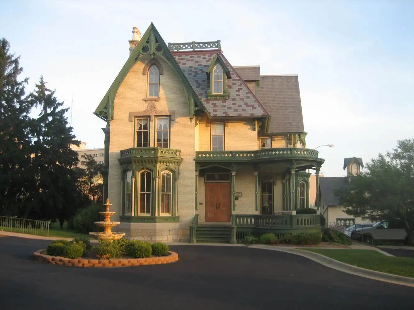 9 Facts About Victorian Style Homes + Victorian vs Edwardian Homes